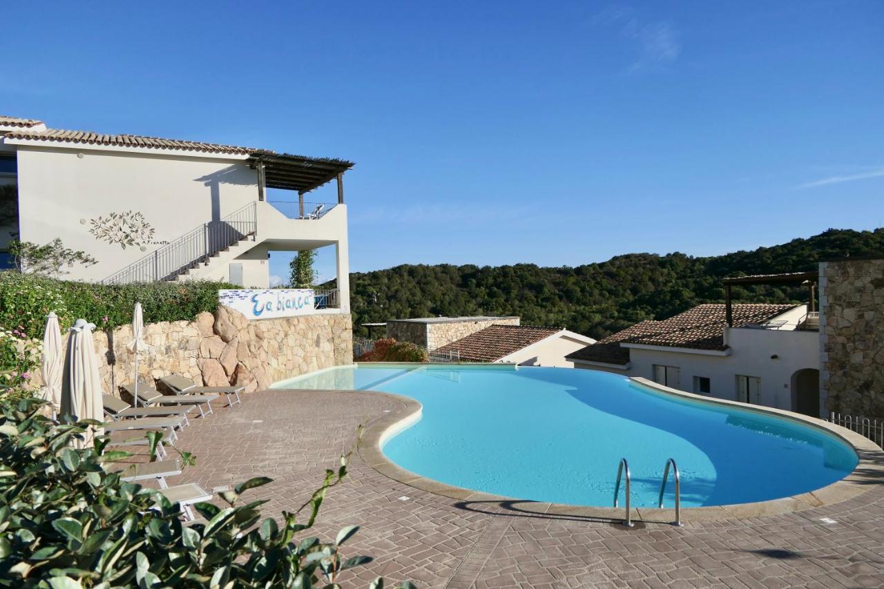 Residence Con Piscina A 4 Km Da Baja Sardinia Cala Bitta Экстерьер фото